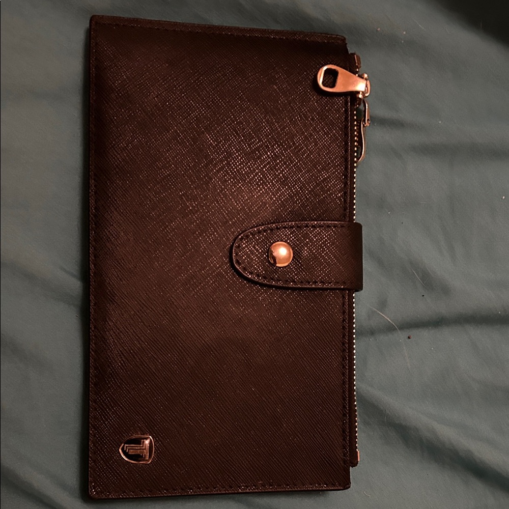 Elegant Black Wallet with Gold Accents
